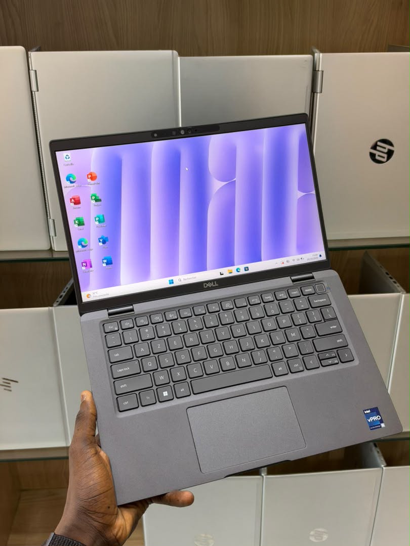 Dell Latitude 7430 ouvert : écran 14 pouces et clavier rétroéclairé AZERTY, Intel vPro